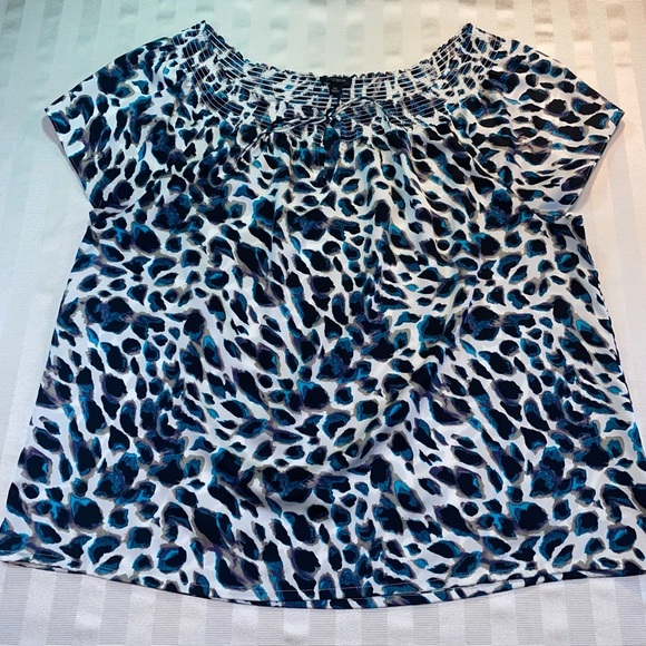 Ann Taylor Black/White Leopard Print Relaxed Smocked Blouse Sz XL Scoop Neck - Picture 4 of 9